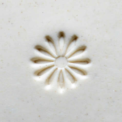 SCS-004 Embossed Flower - 1.5 cm Round Stamp