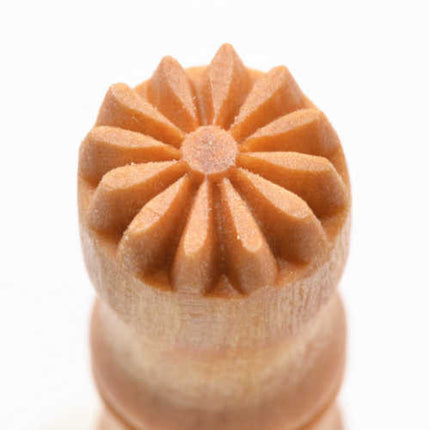 SCS-004 Embossed Flower - 1.5 cm Round Stamp