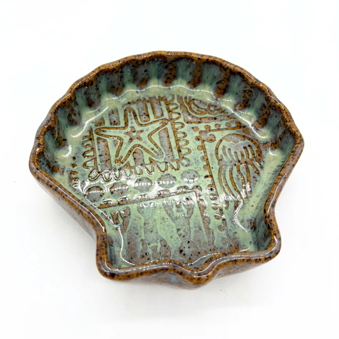 Wallie Scalloped Shell - 4"